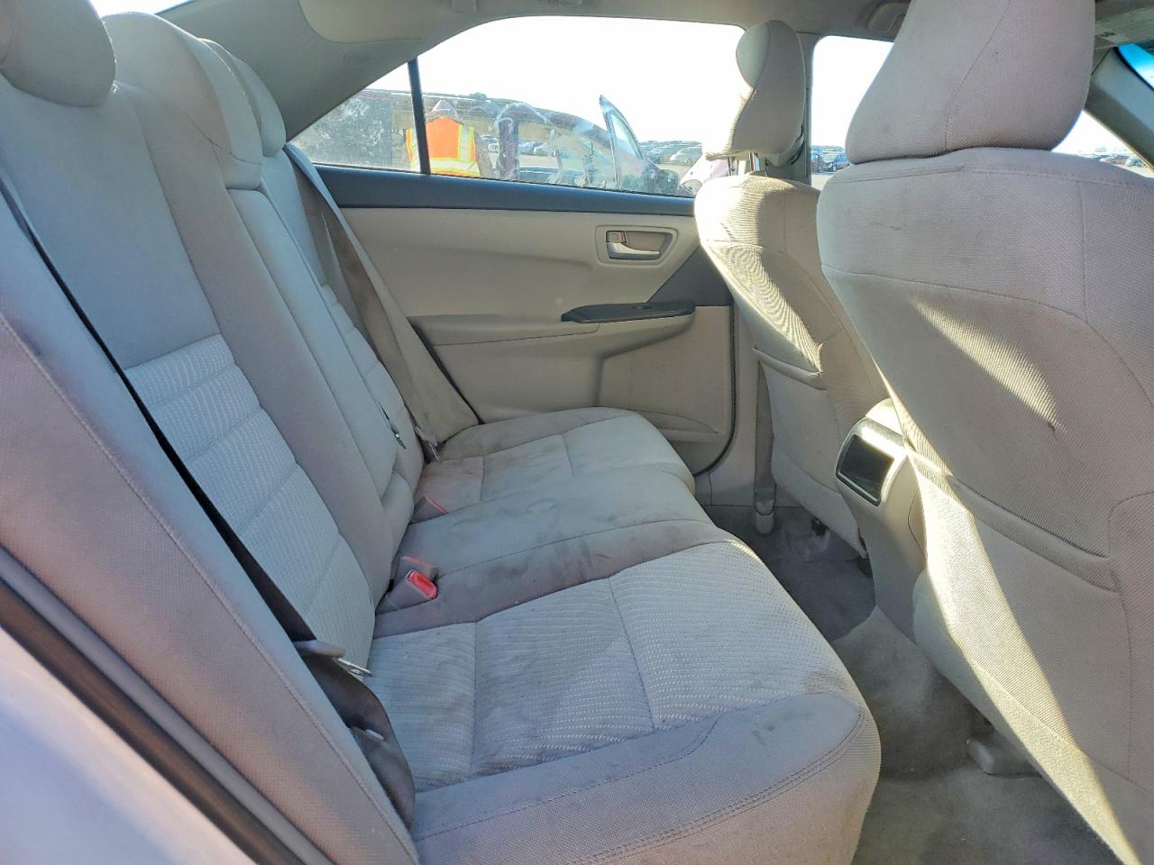 2015 TOYOTA CAMRY LE photo 19