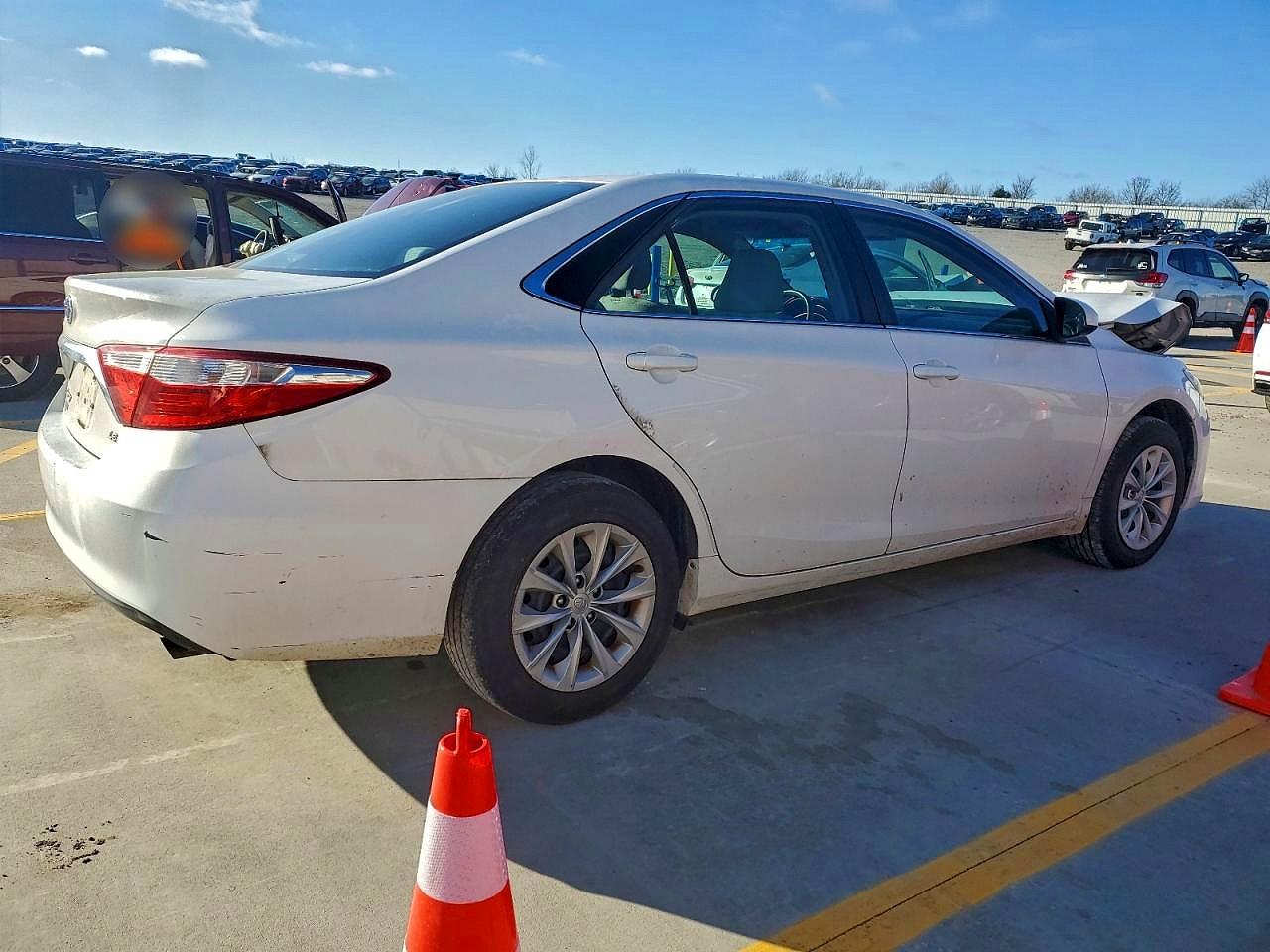 2015 TOYOTA CAMRY LE photo 5