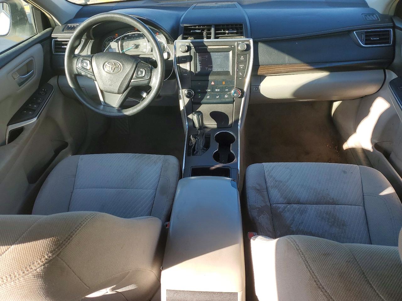 2015 TOYOTA CAMRY LE photo 15