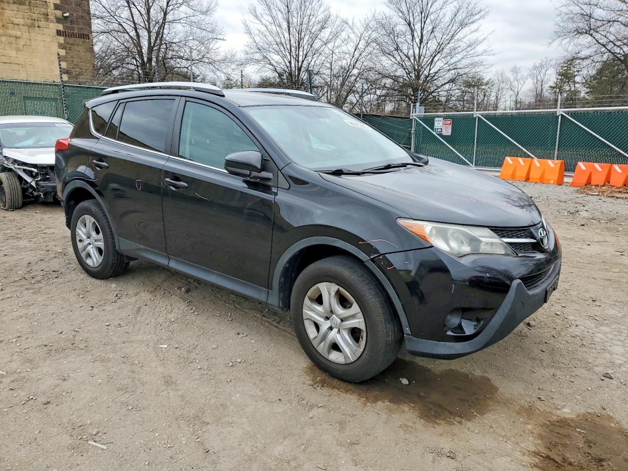 2015 TOYOTA RAV4 LE photo 4