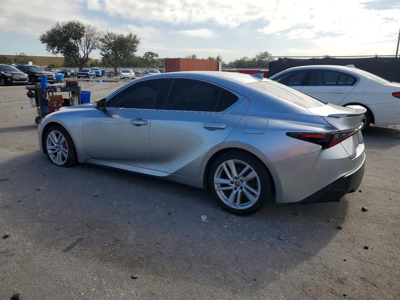 2021 LEXUS IS 300 photo 2
