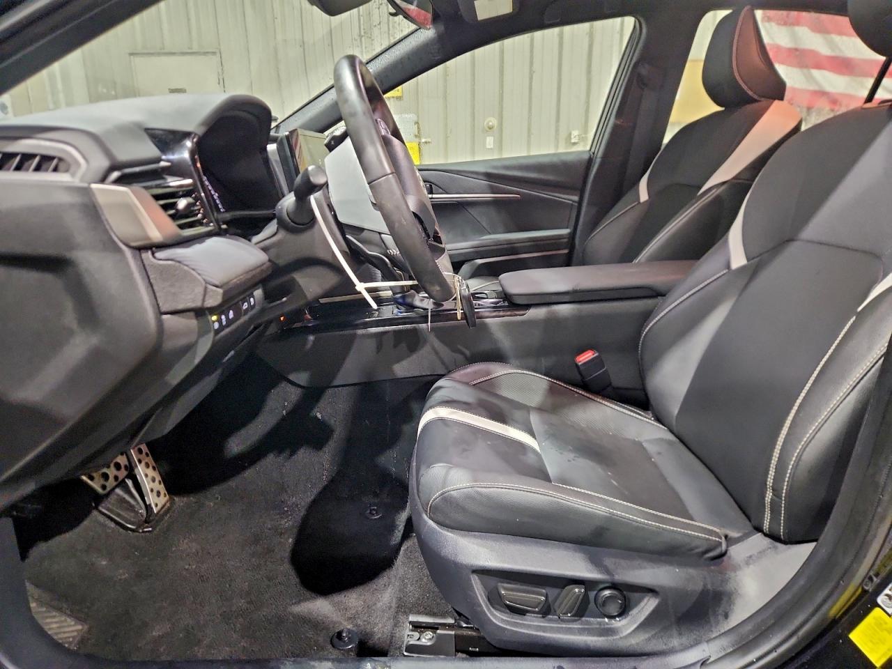 2025 TOYOTA CAMRY XSE photo 7