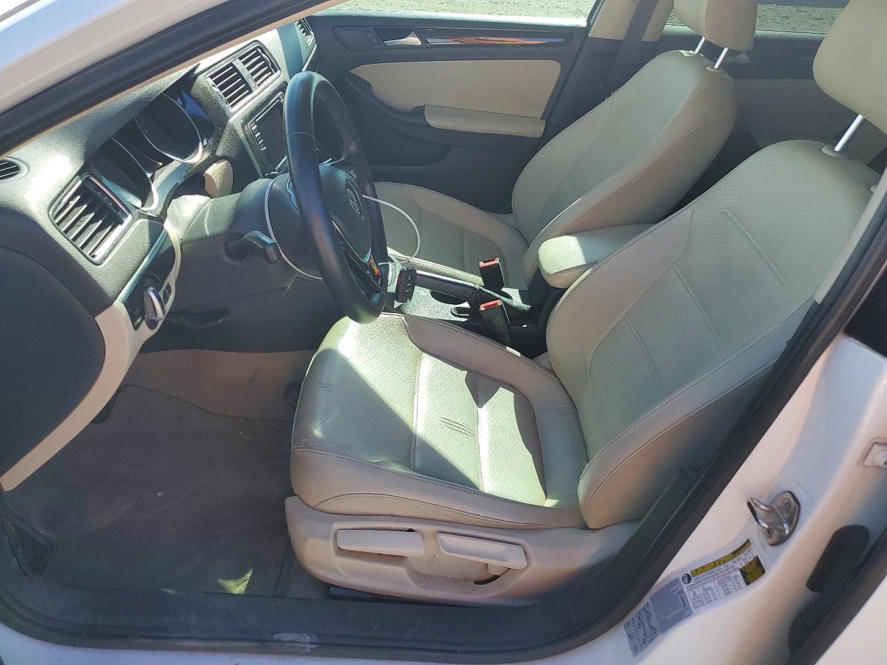 2016 VOLKSWAGEN JETTA SEL photo 7