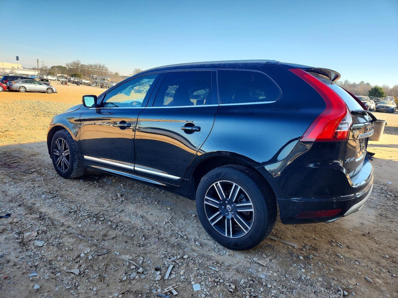2017 VOLVO XC60 T5 DYNAMIC photo 2