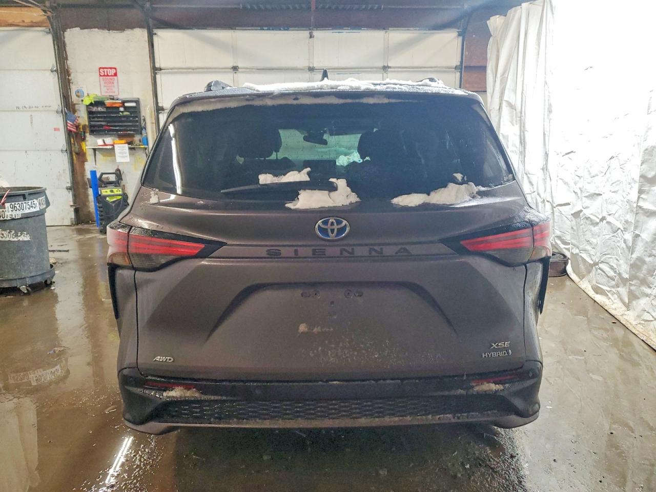 2022 TOYOTA SIENNA XSE photo 6