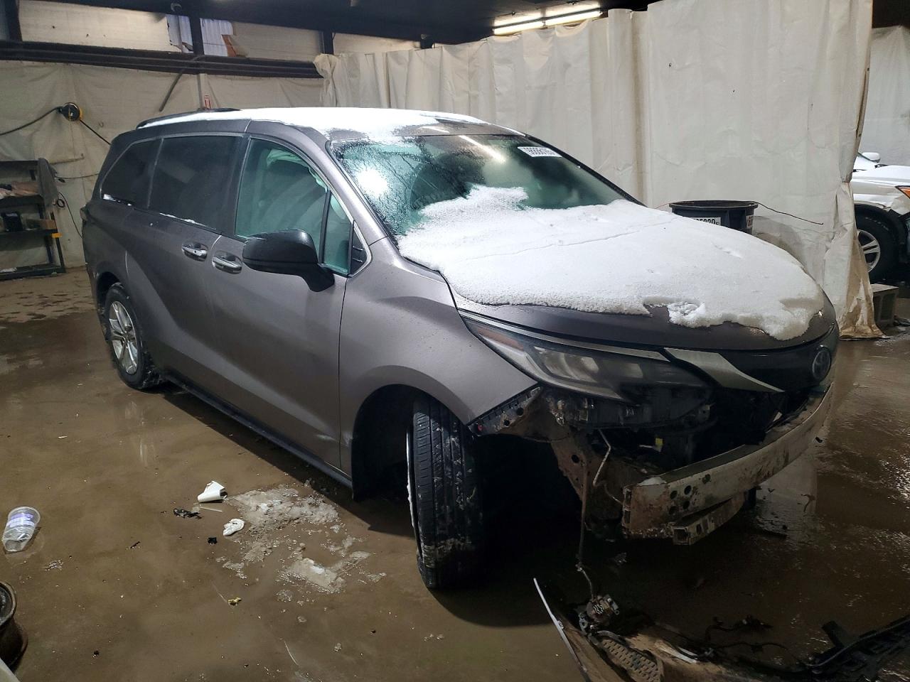 2022 TOYOTA SIENNA XSE photo 4