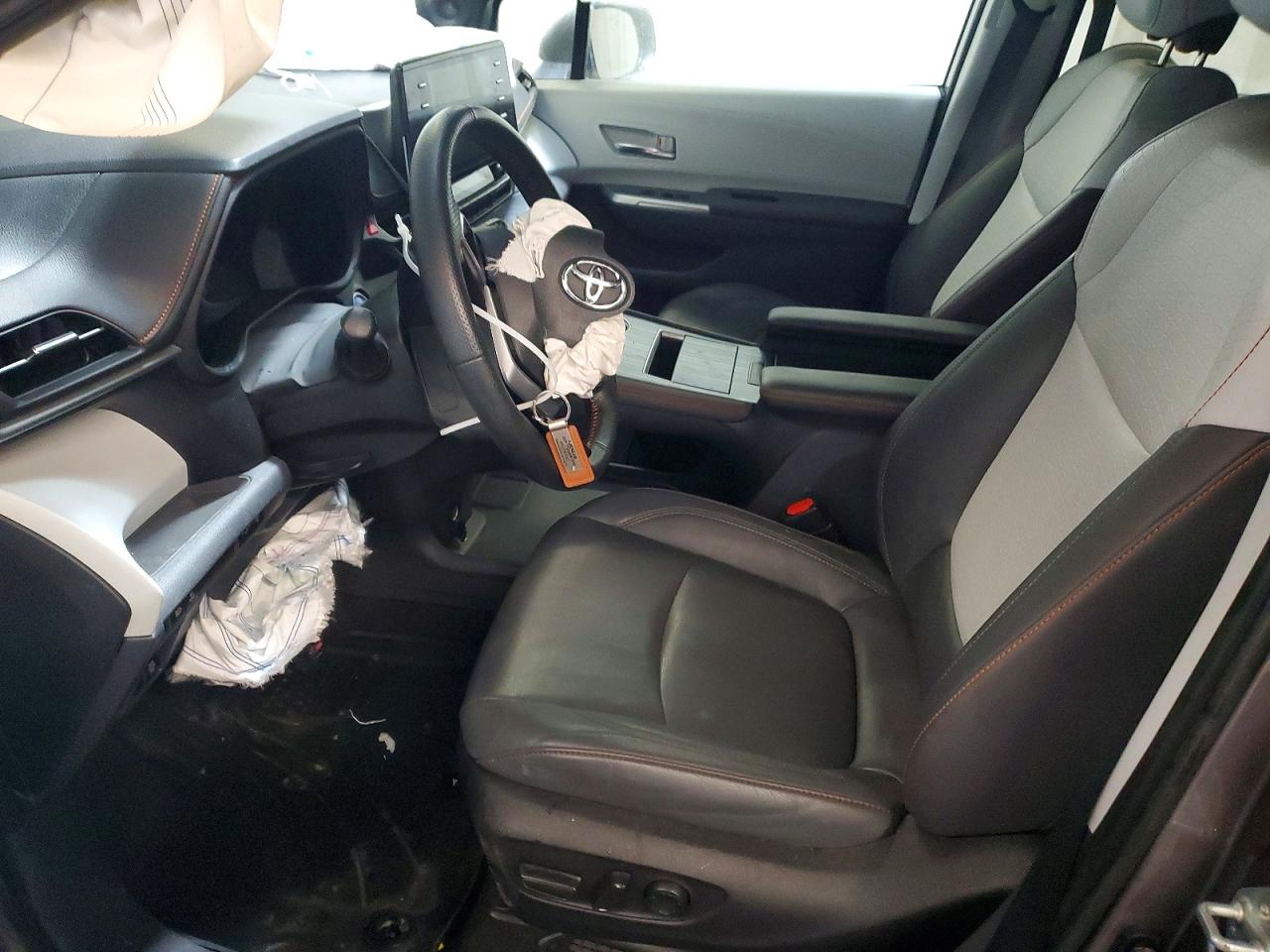 2022 TOYOTA SIENNA XSE photo 7