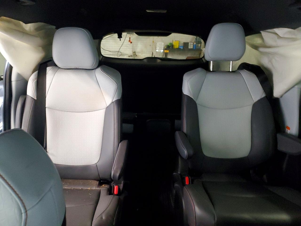 2022 TOYOTA SIENNA XSE photo 10