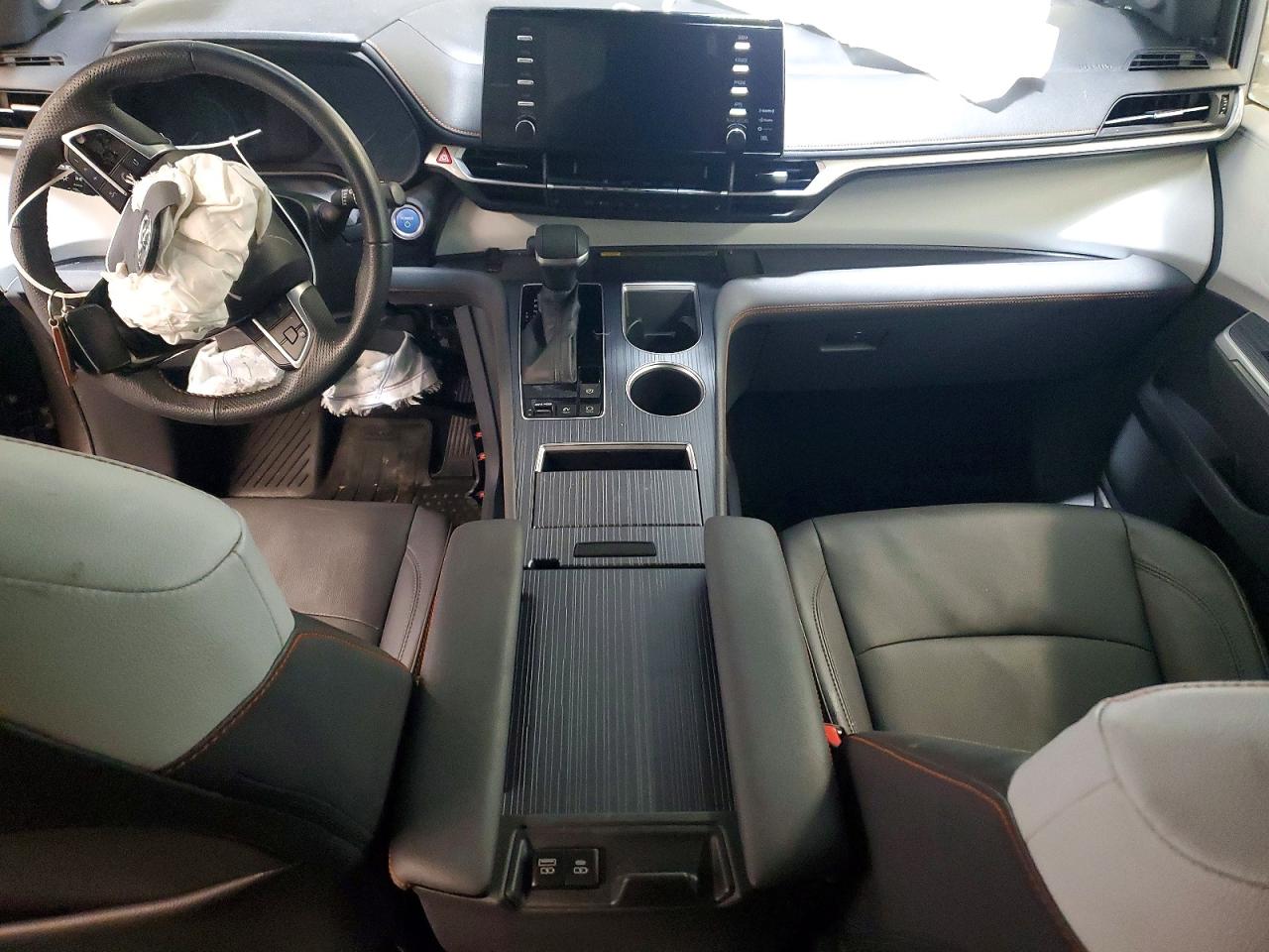2022 TOYOTA SIENNA XSE photo 8