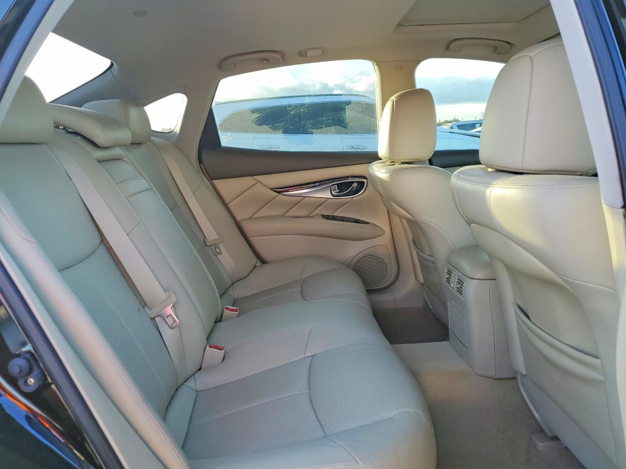 2013 INFINITI M37 photo 19