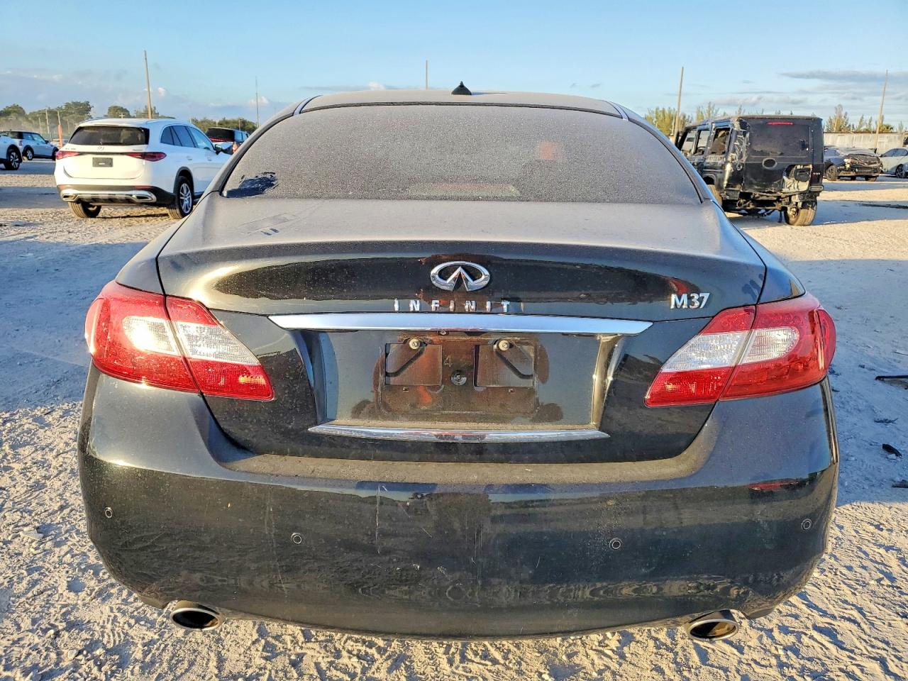 2013 INFINITI M37 photo 11