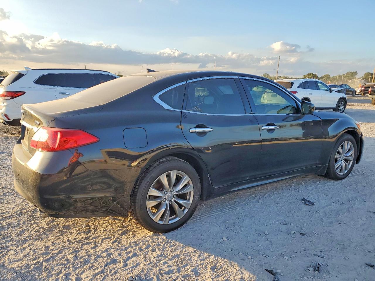 2013 INFINITI M37 photo 5