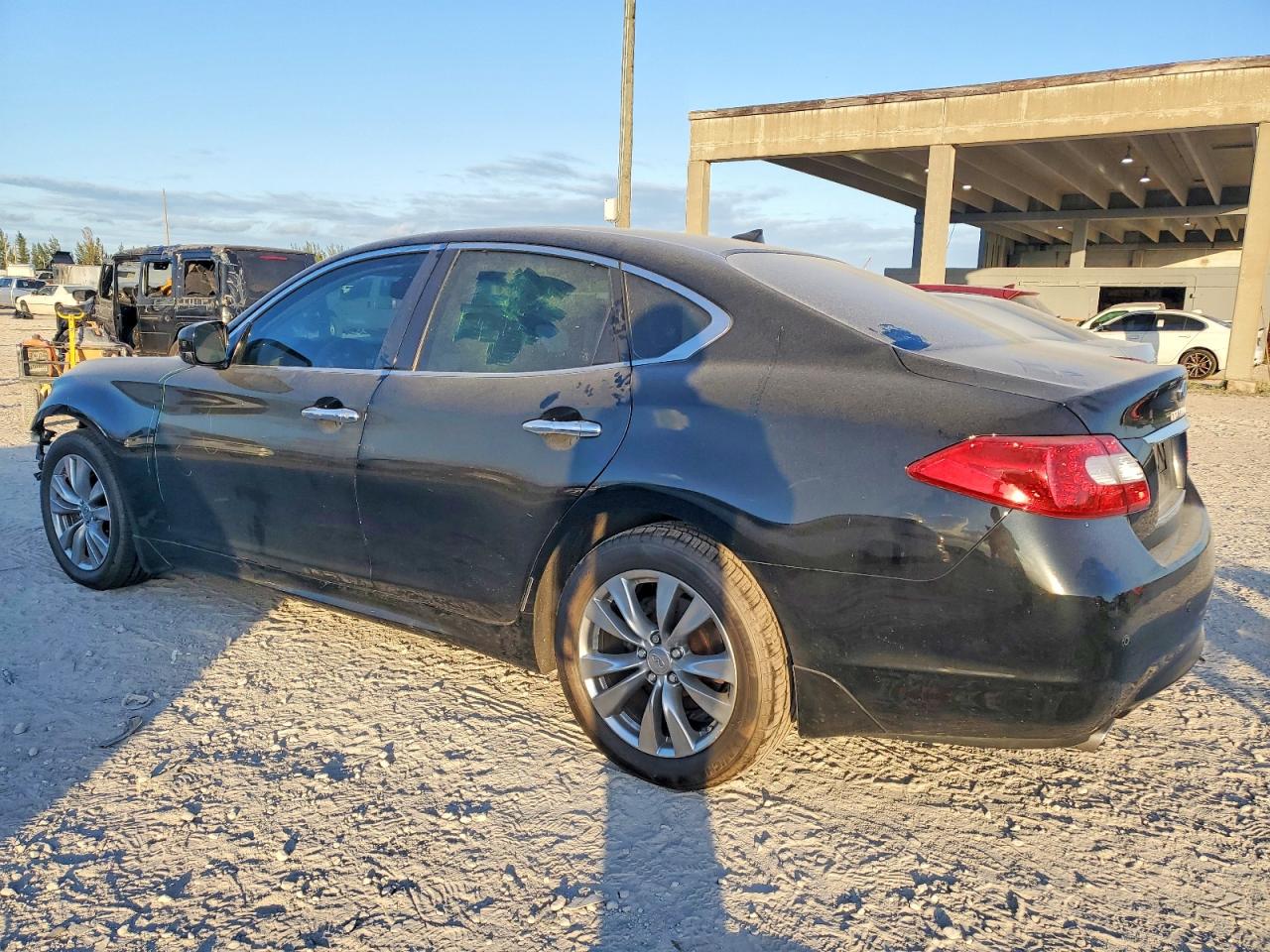 2013 INFINITI M37 photo 3