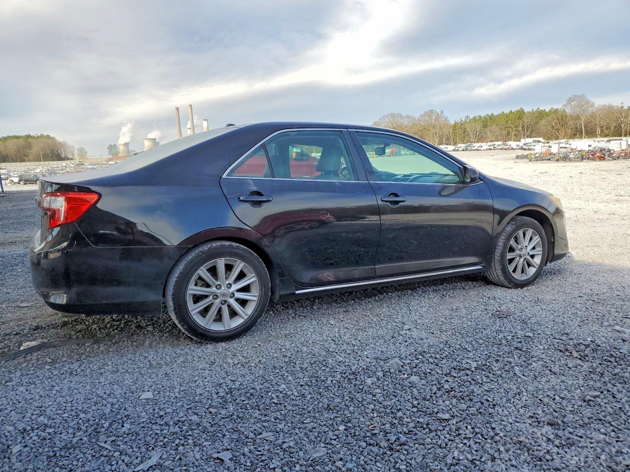 2013 TOYOTA CAMRY SE photo 3