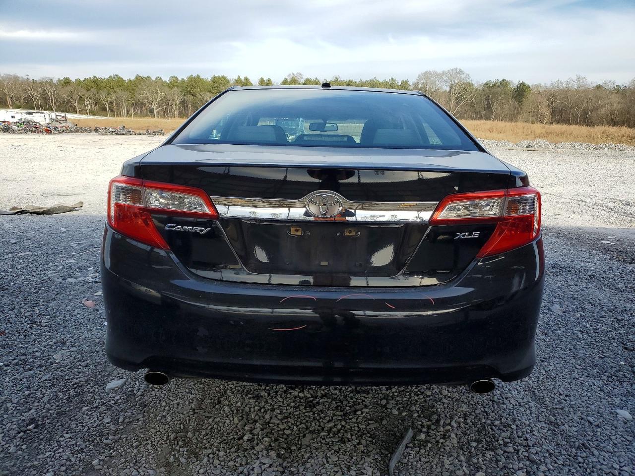 2013 TOYOTA CAMRY SE photo 6
