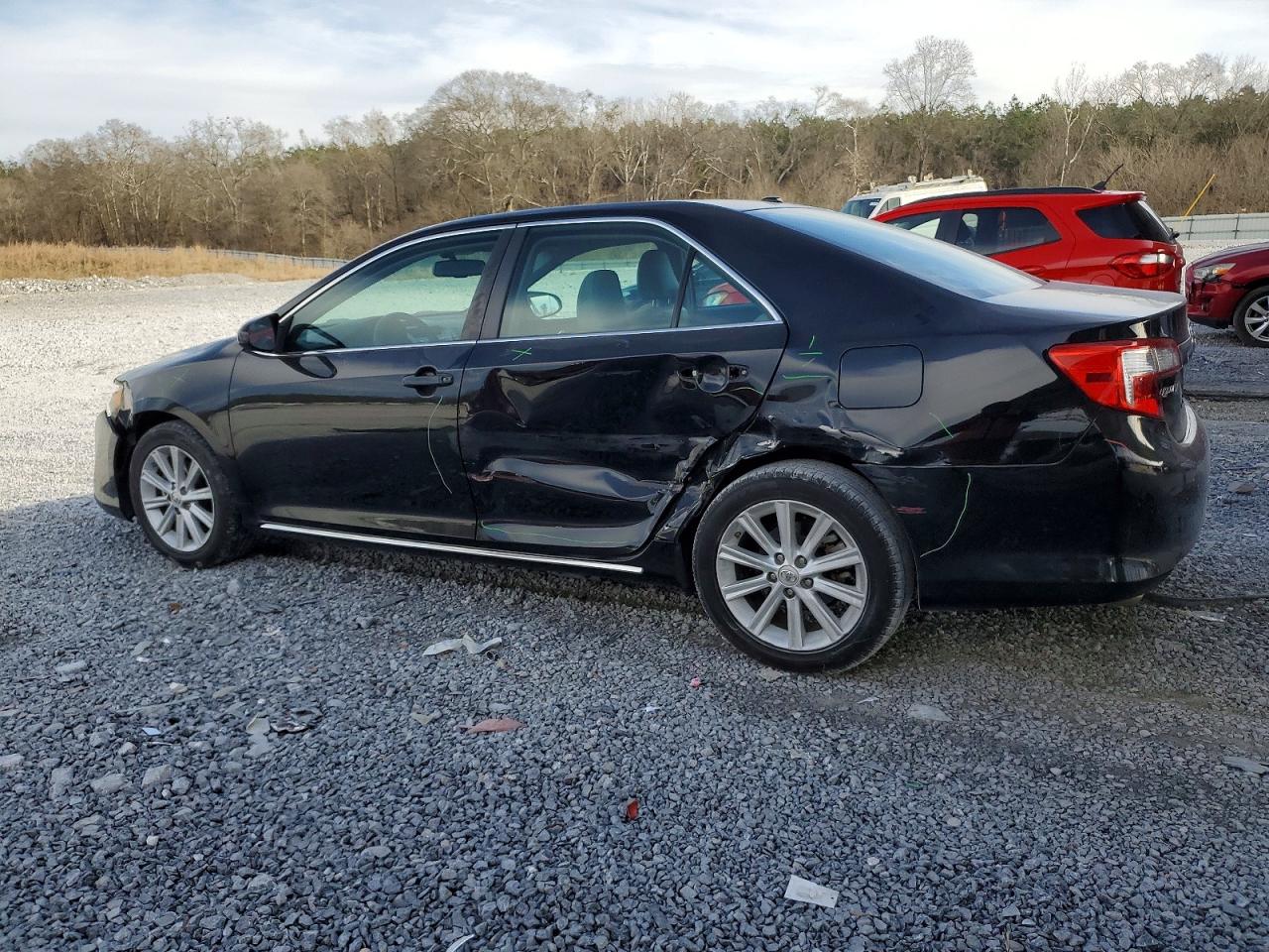 2013 TOYOTA CAMRY SE photo 2