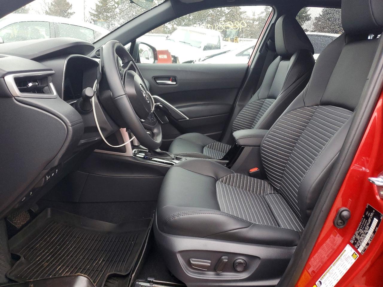 2025 TOYOTA COROLLA CROSS SE photo 7