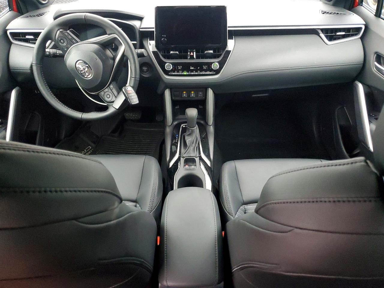 2025 TOYOTA COROLLA CROSS SE photo 8