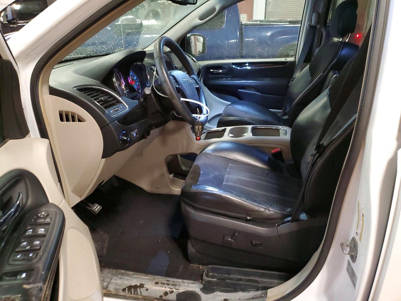 2015 CHRYSLER TOWN & COUNTRY LIMITED photo 7