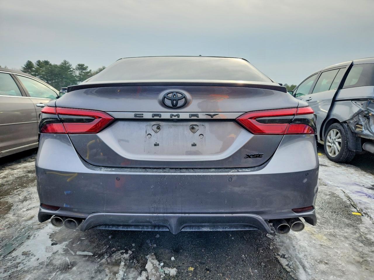 2018 TOYOTA CAMRY XSE photo 11