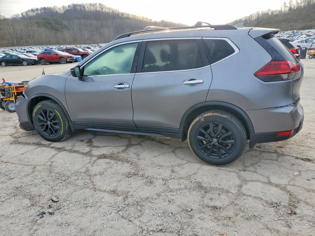 2018 NISSAN ROGUE S photo 2