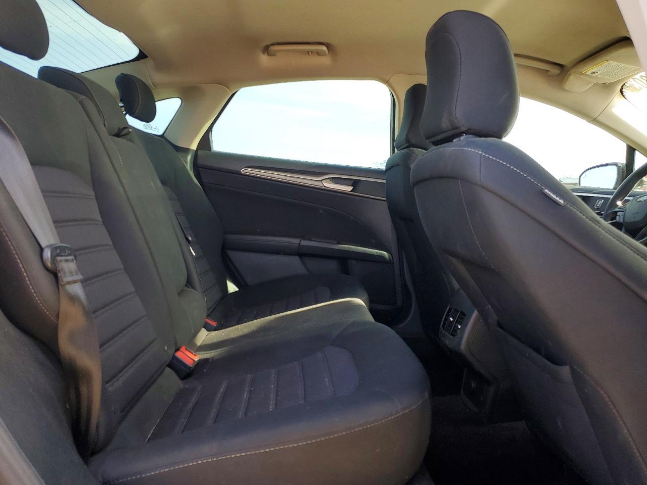 2020 FORD FUSION SE photo 19
