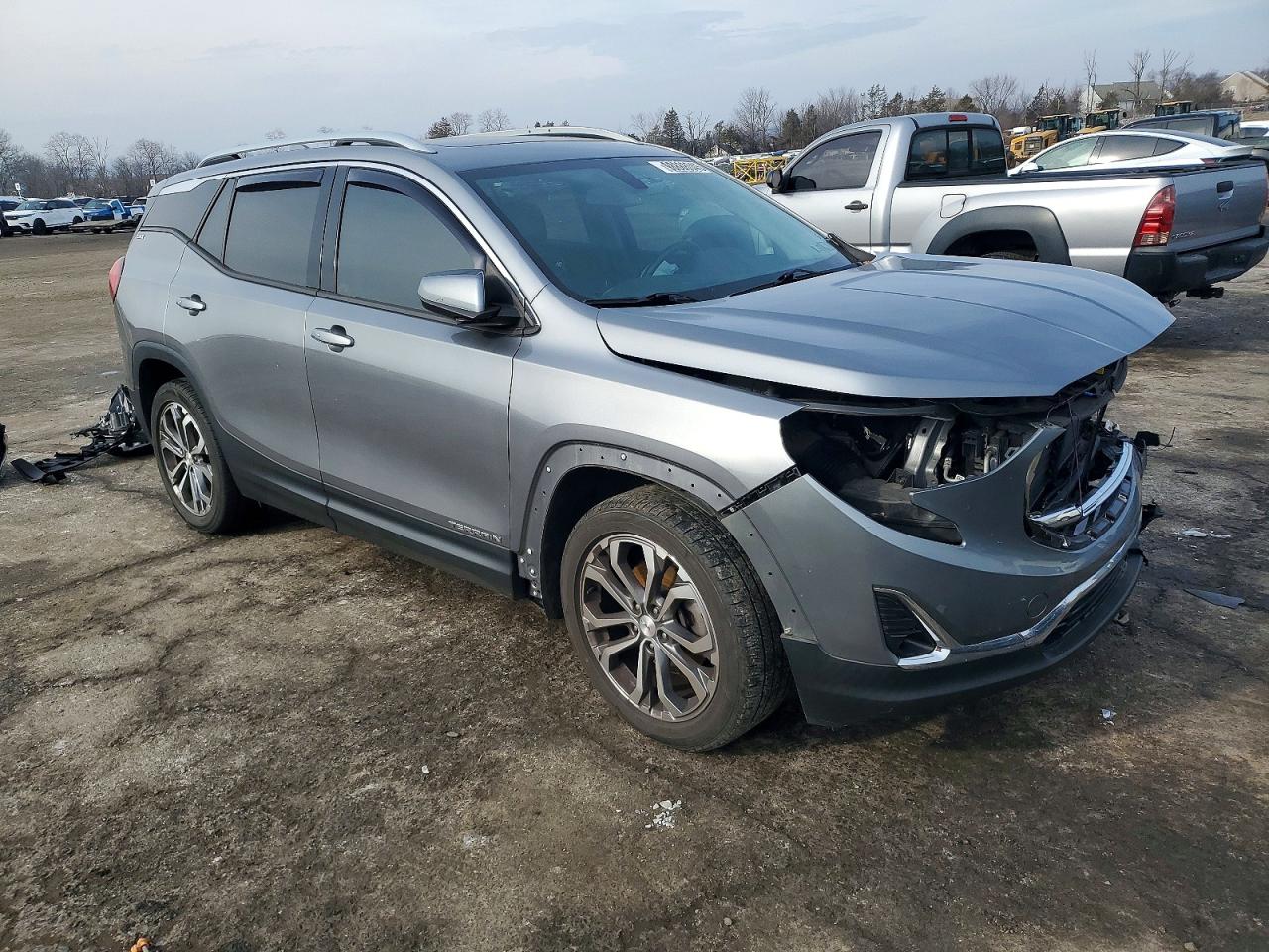 2019 GMC TERRAIN SLT photo 4