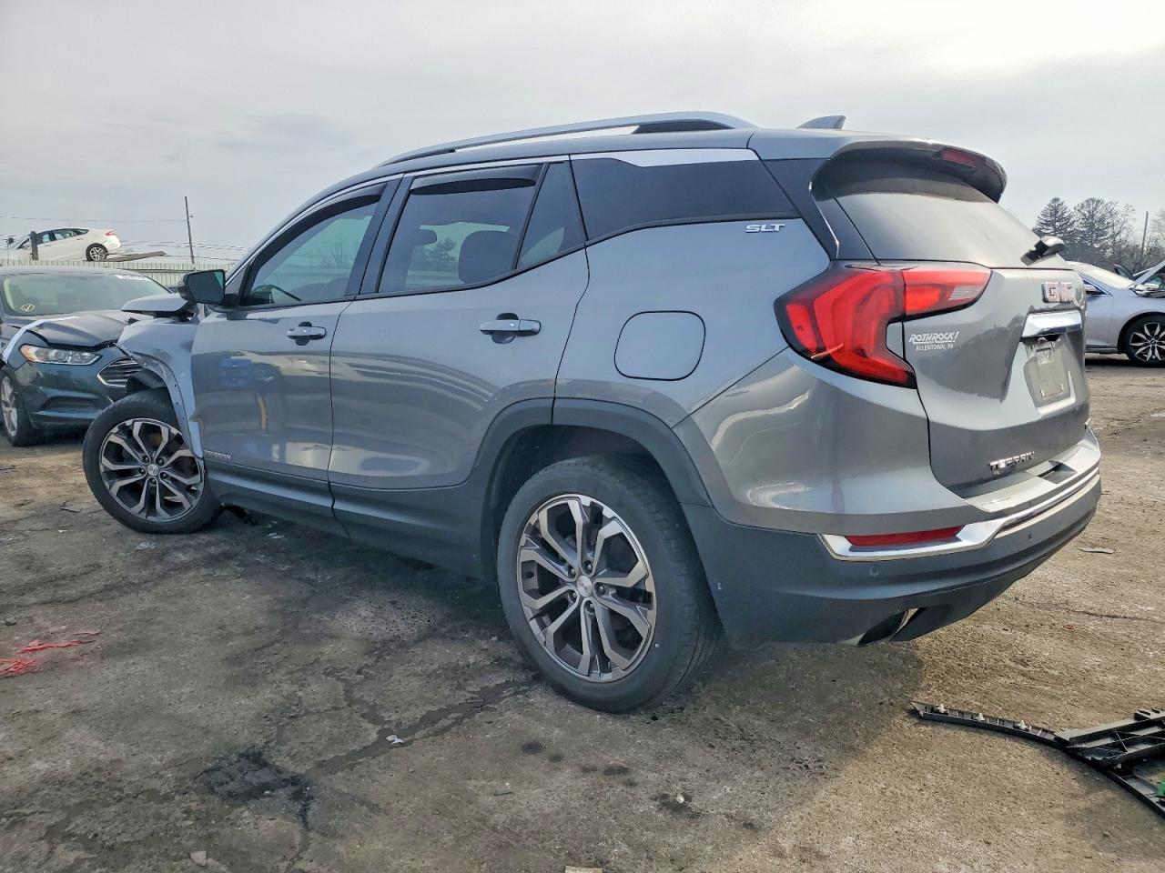 2019 GMC TERRAIN SLT photo 2