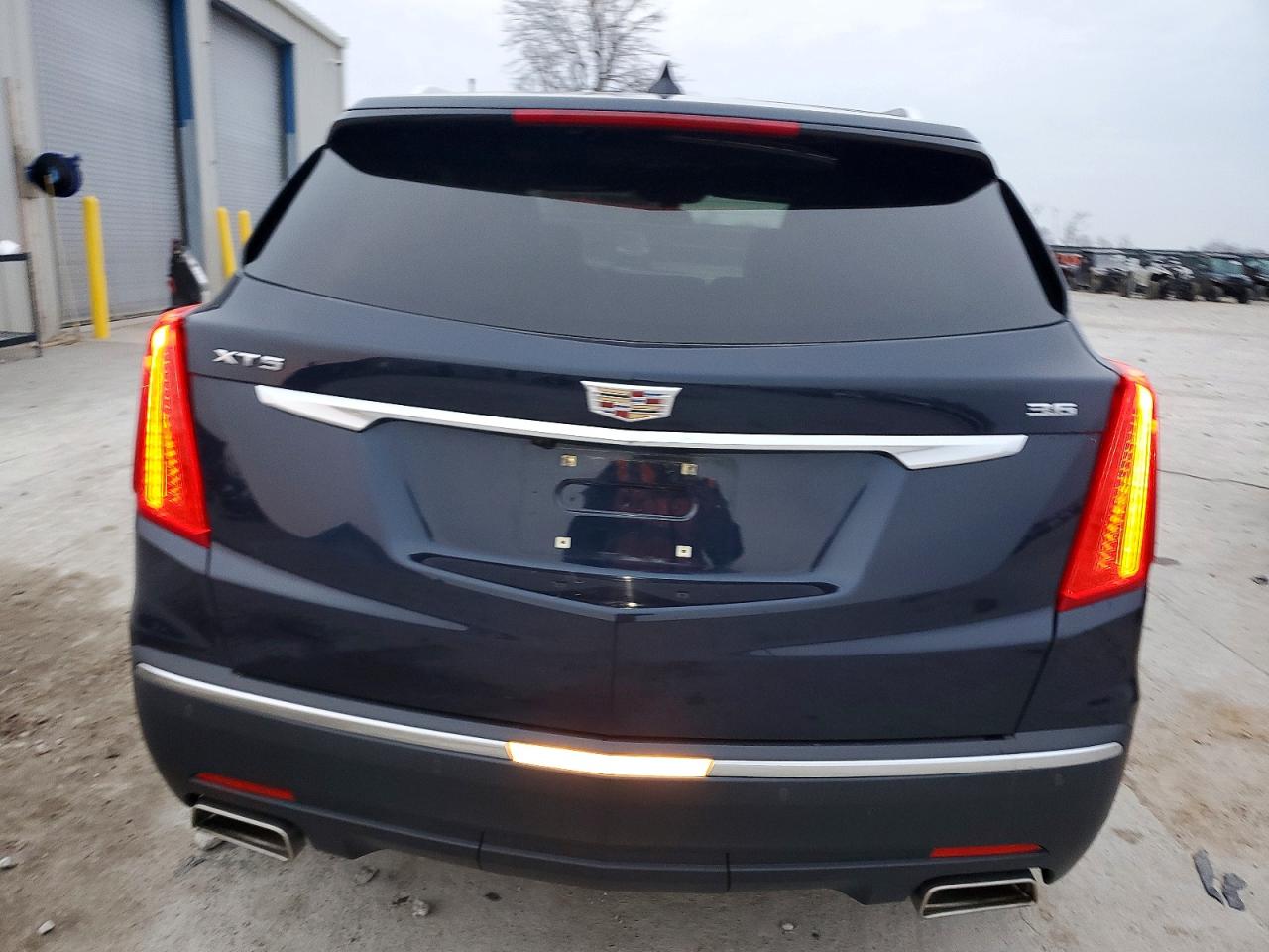 2017 CADILLAC XT5 photo 6