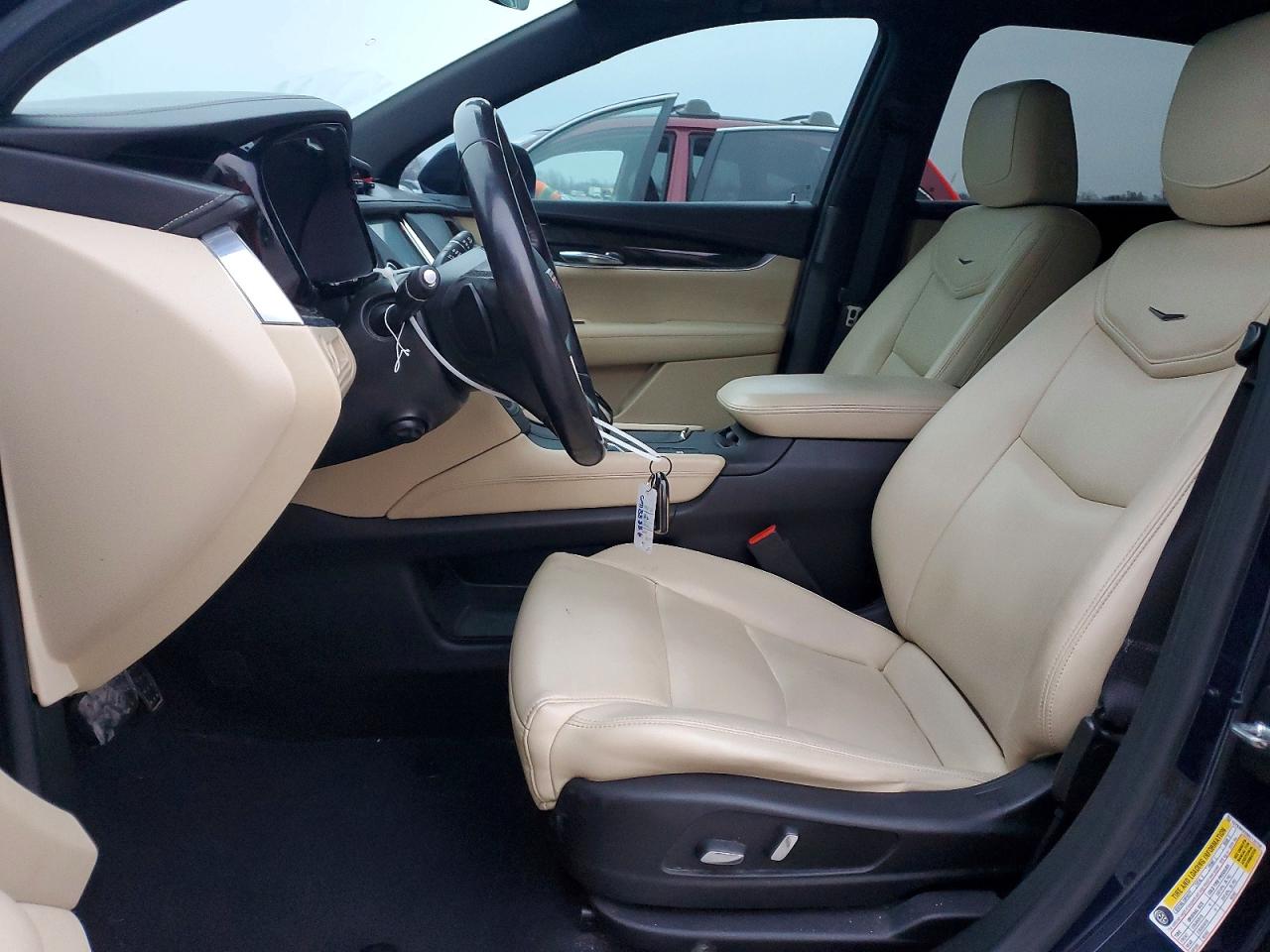 2017 CADILLAC XT5 photo 7