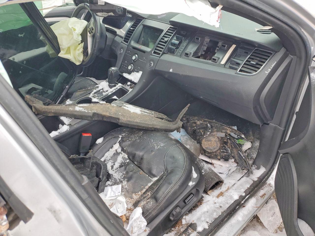 2018 FORD TAURUS SEL photo 8