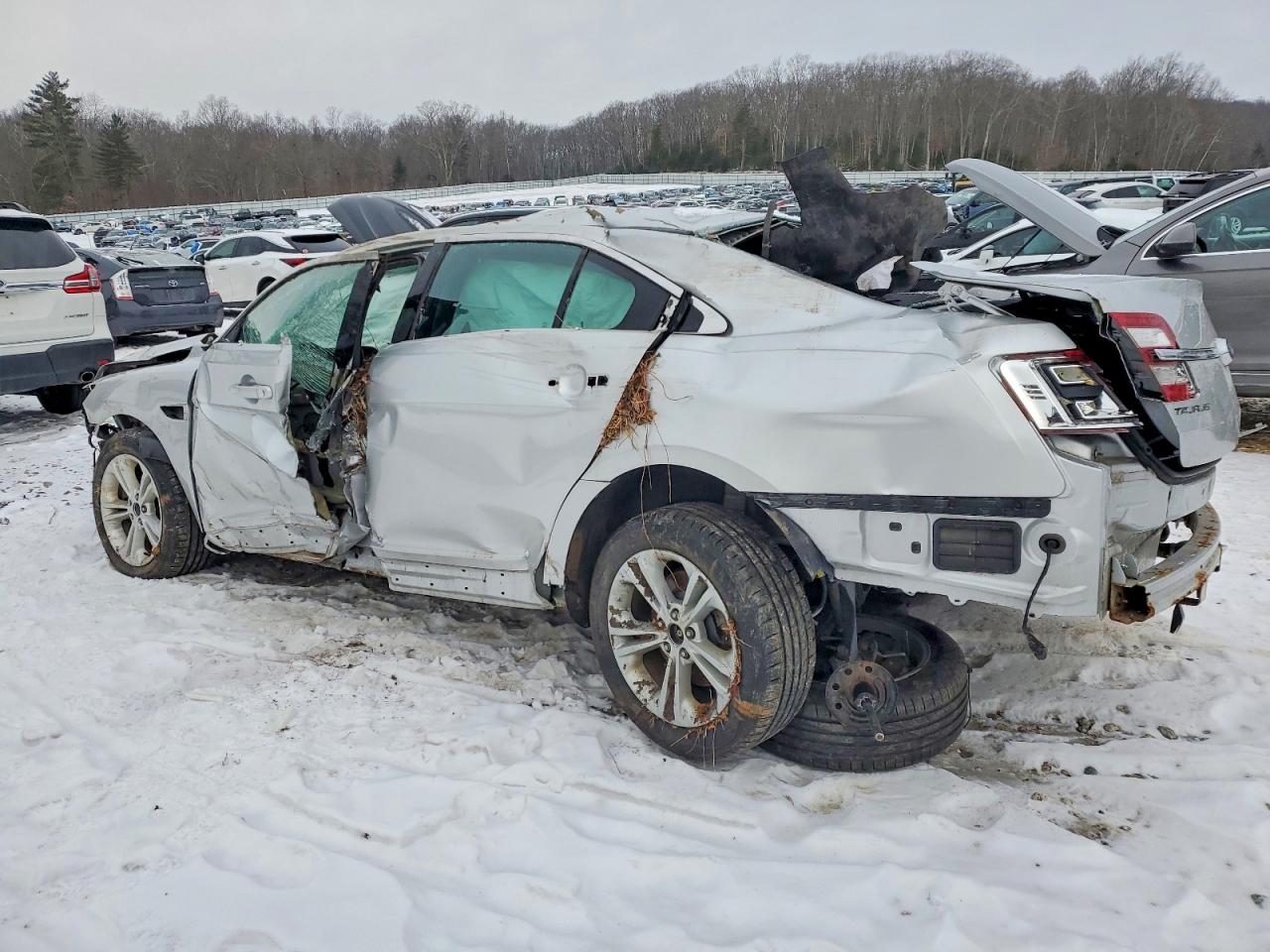 2018 FORD TAURUS SEL photo 2