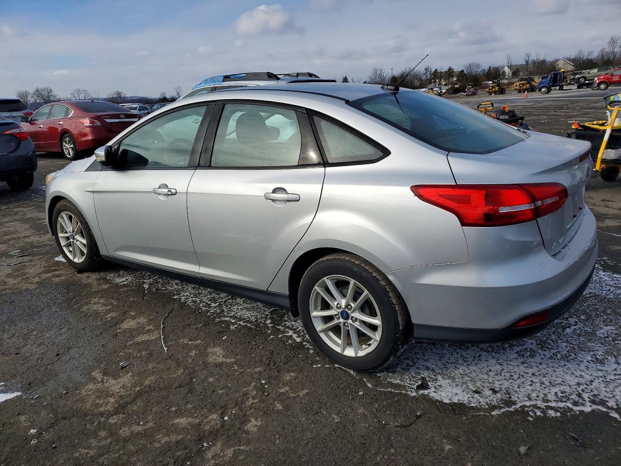 2017 FORD FOCUS SE photo 3