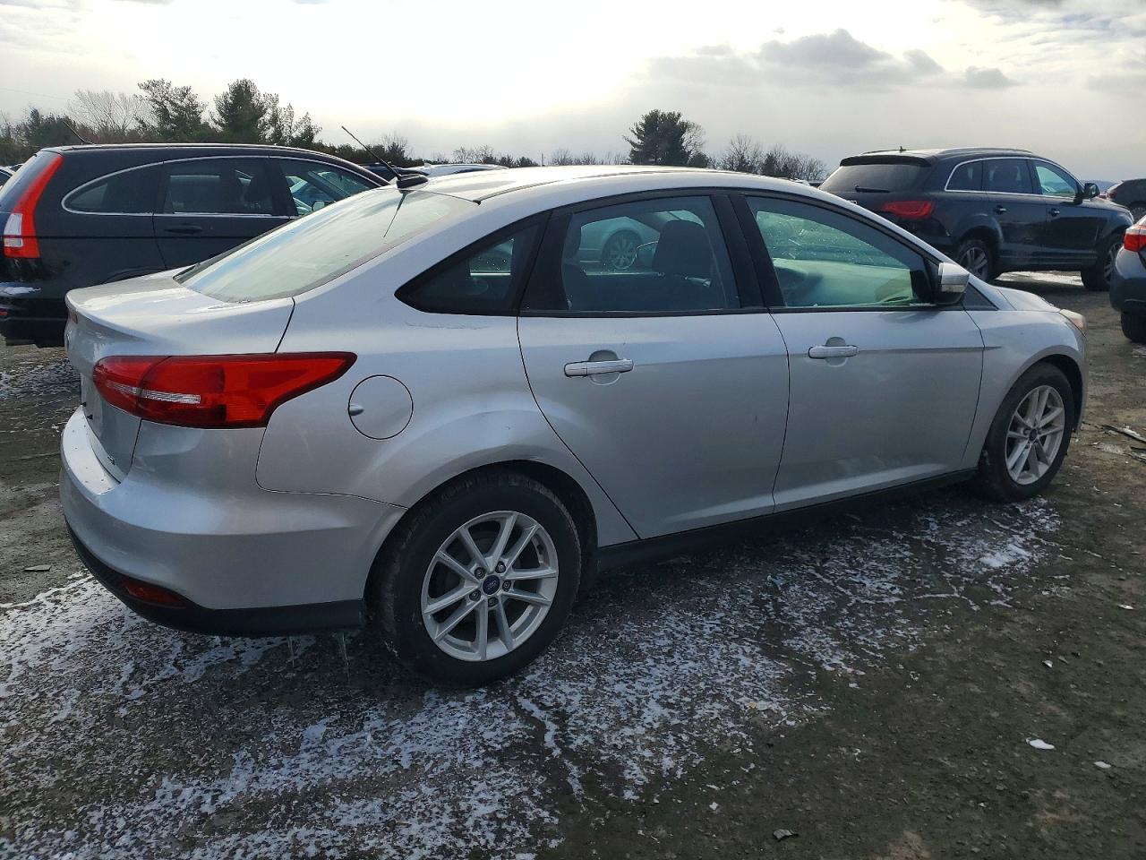 2017 FORD FOCUS SE photo 5
