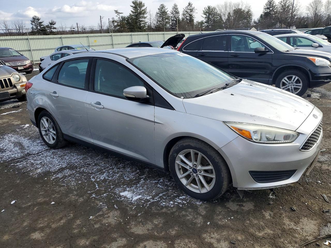 2017 FORD FOCUS SE photo 7