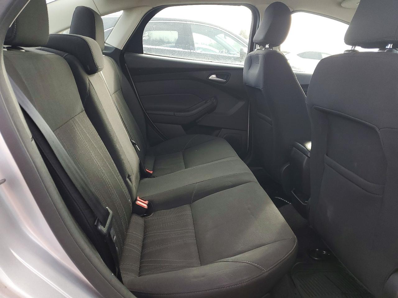 2017 FORD FOCUS SE photo 19