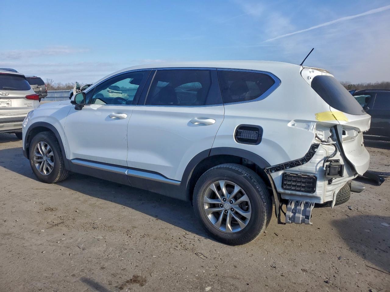 2019 HYUNDAI SANTA FE SE photo 2