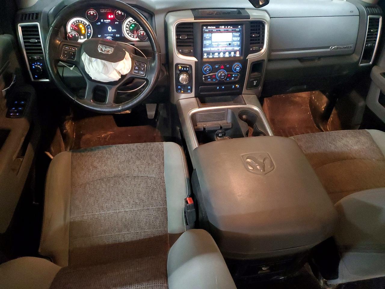 2017 RAM 1500 SLT photo 8