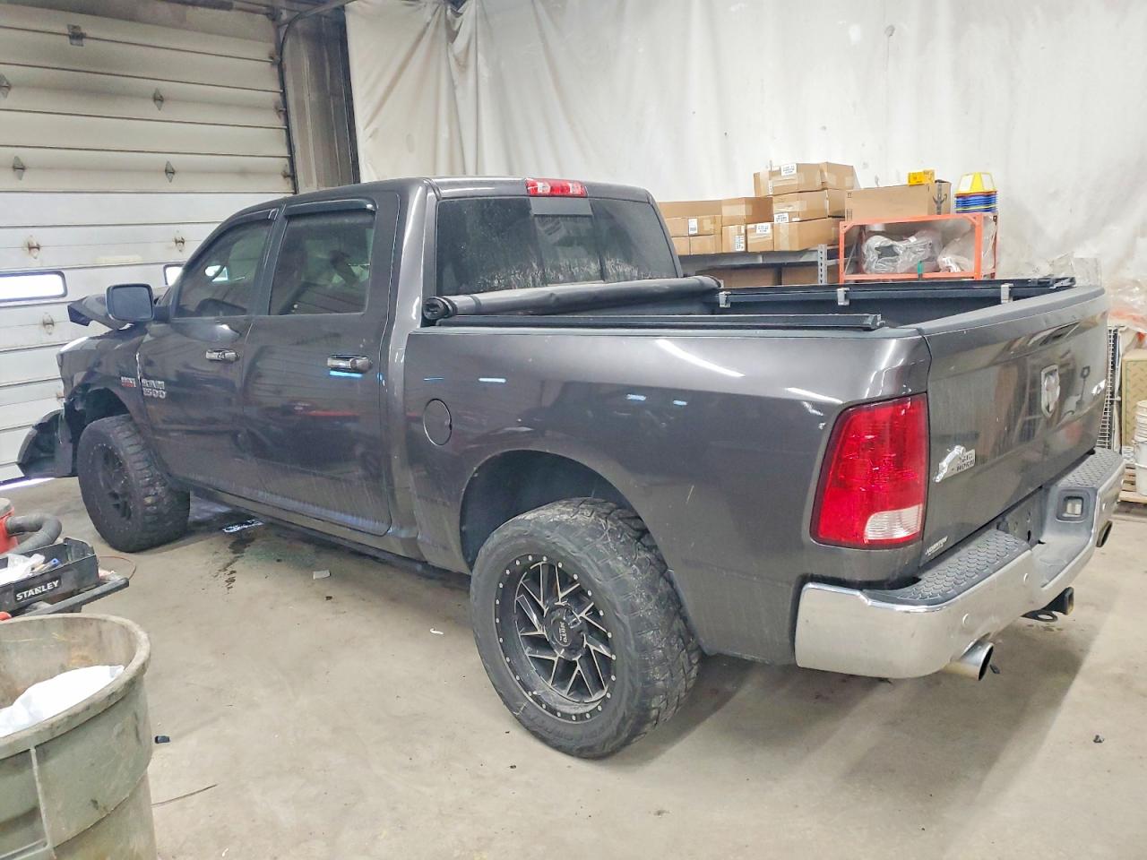 2017 RAM 1500 SLT photo 2