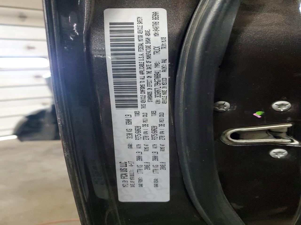2017 RAM 1500 SLT photo 12