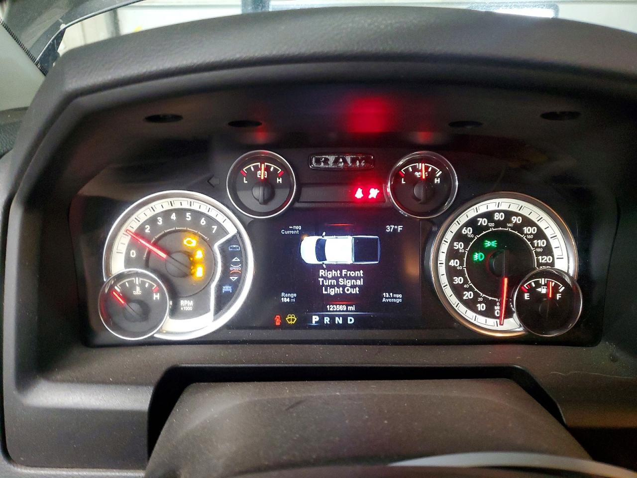 2017 RAM 1500 SLT photo 9