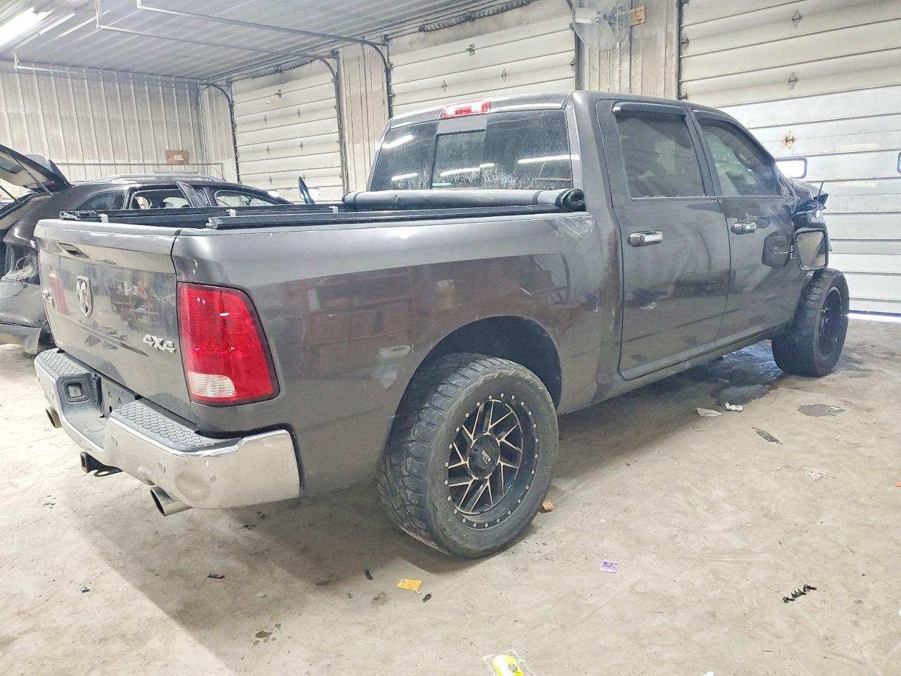 2017 RAM 1500 SLT photo 3