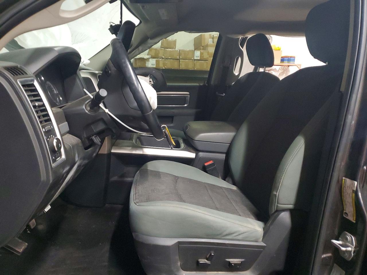 2017 RAM 1500 SLT photo 7