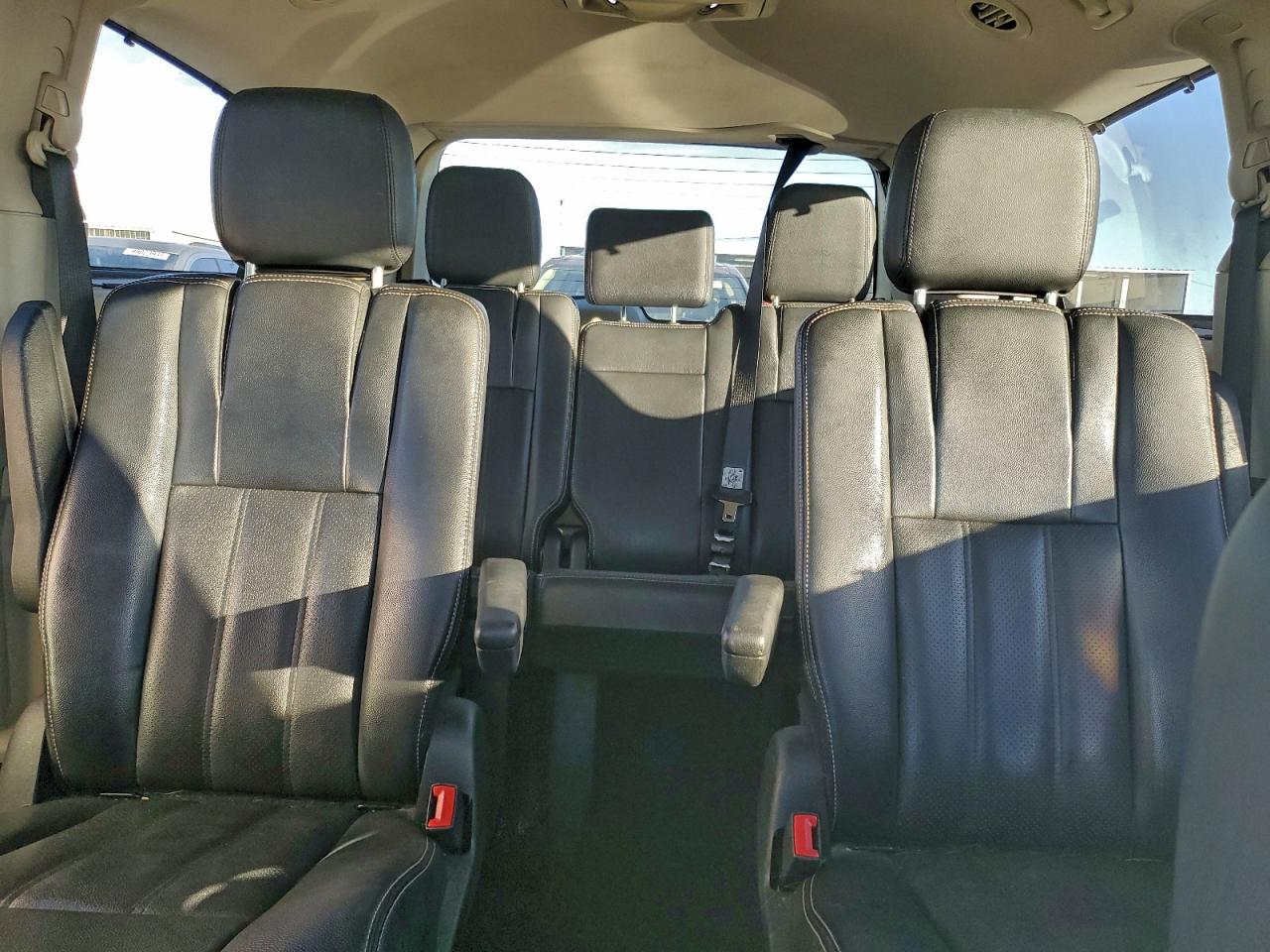 2013 CHRYSLER TOWN & COUNTRY TOURING L photo 10