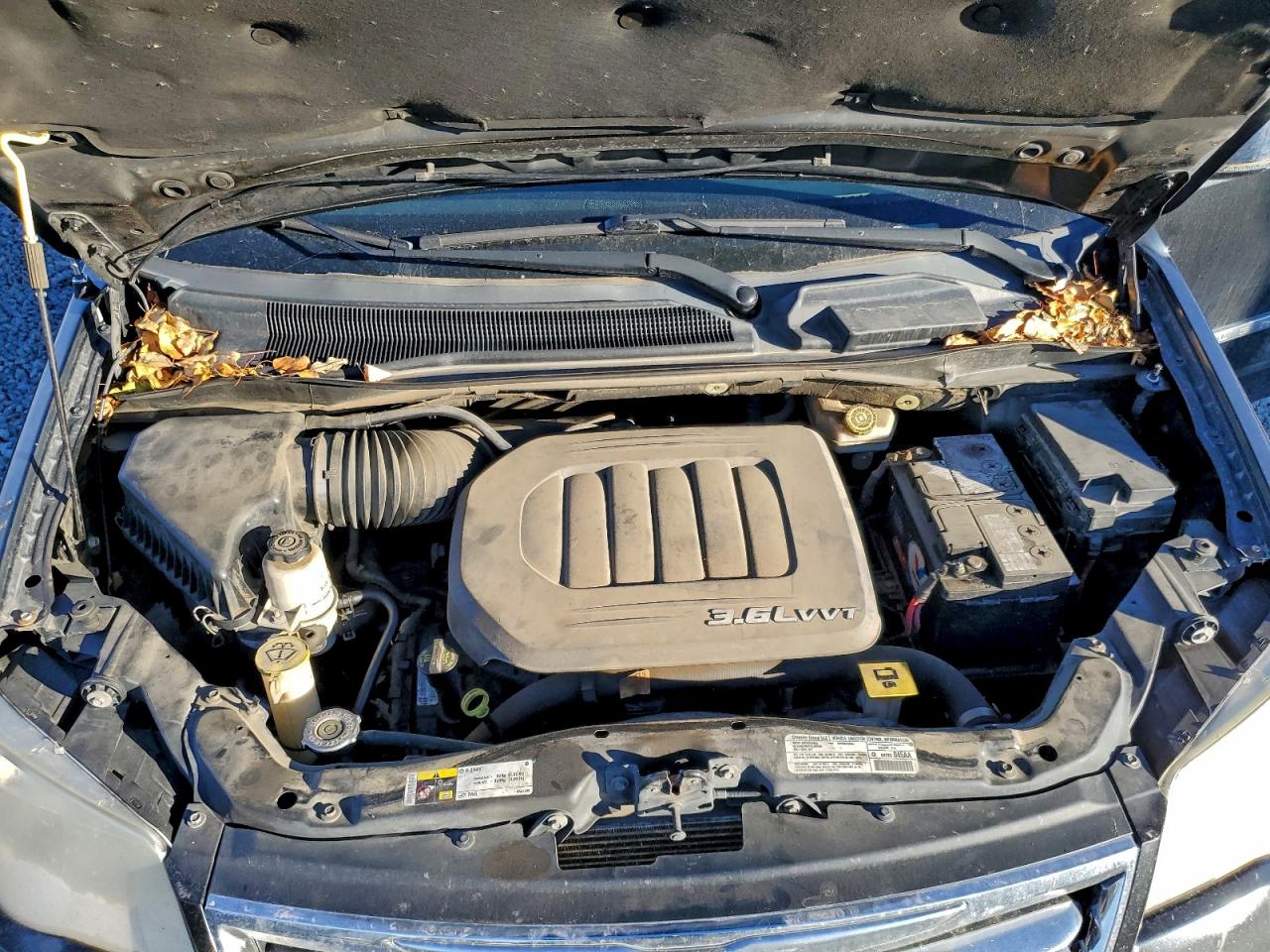 2013 CHRYSLER TOWN & COUNTRY TOURING L photo 12
