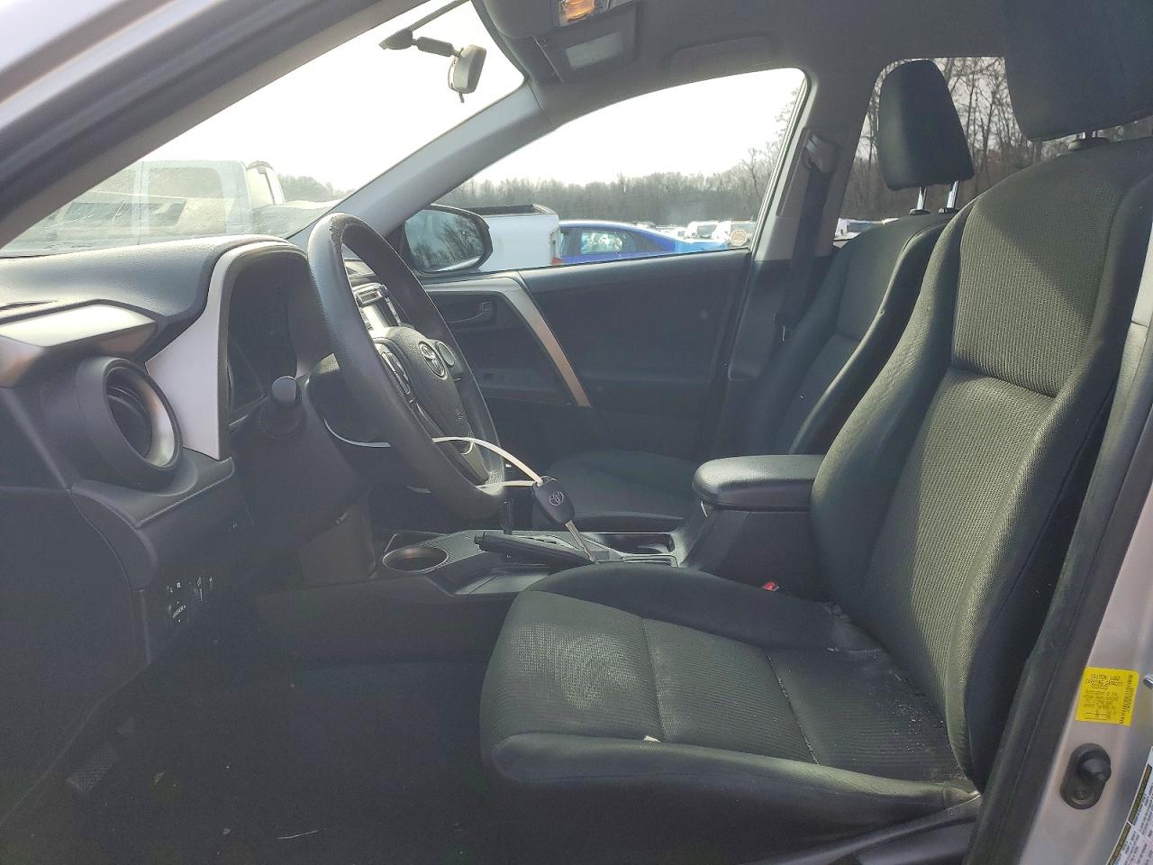 2015 TOYOTA RAV4 LE photo 7