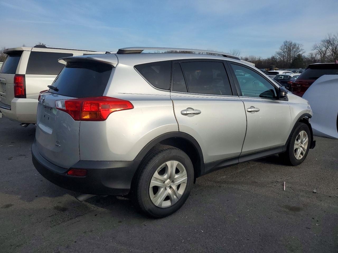 2015 TOYOTA RAV4 LE photo 3