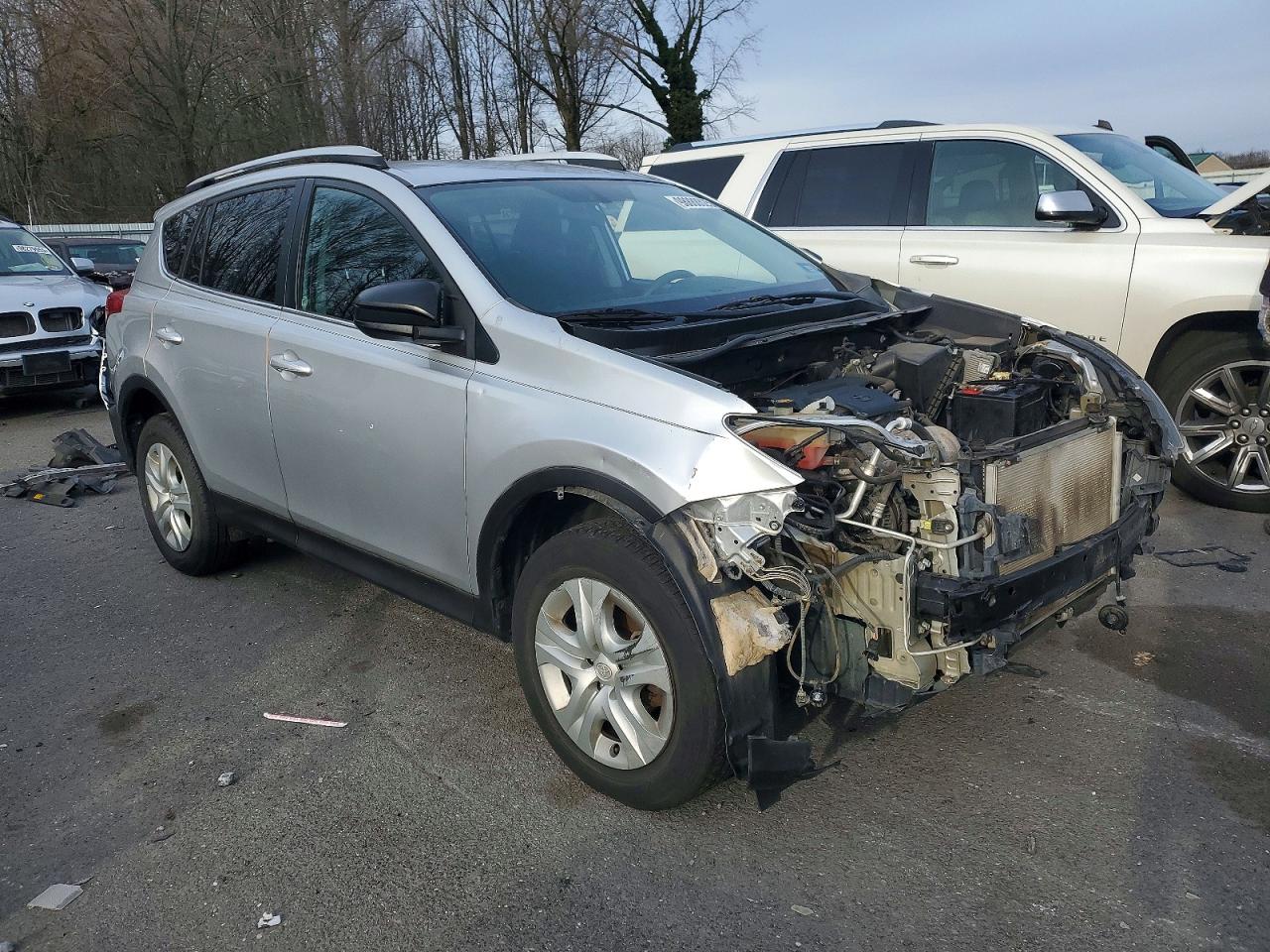 2015 TOYOTA RAV4 LE photo 4