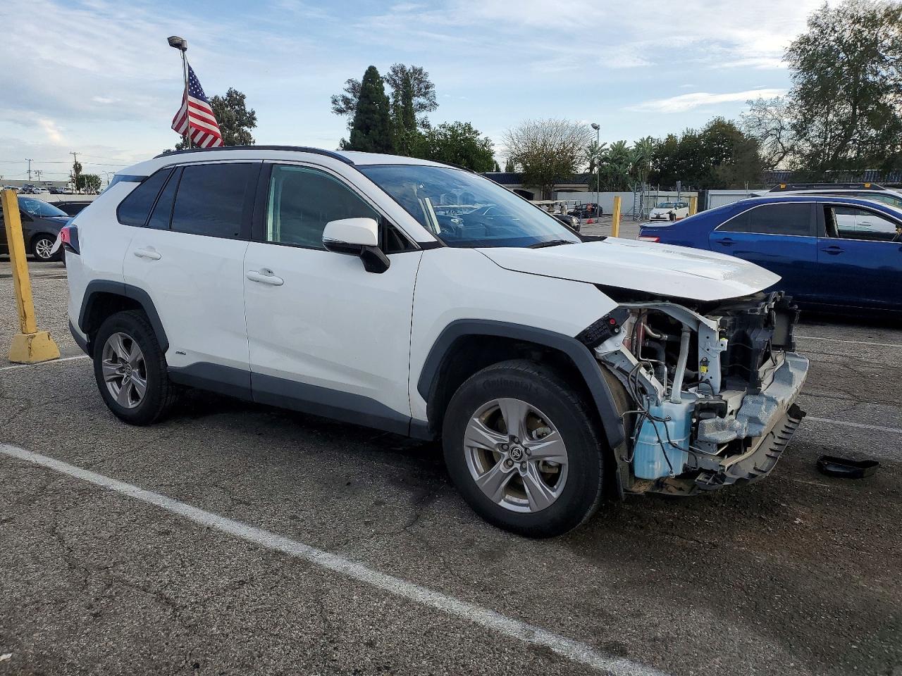 2022 TOYOTA RAV4 XLE photo 4