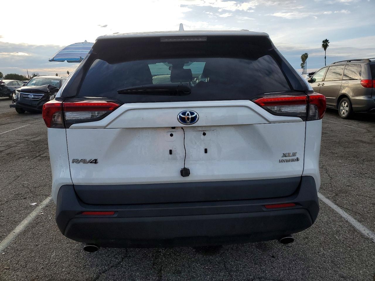 2022 TOYOTA RAV4 XLE photo 6